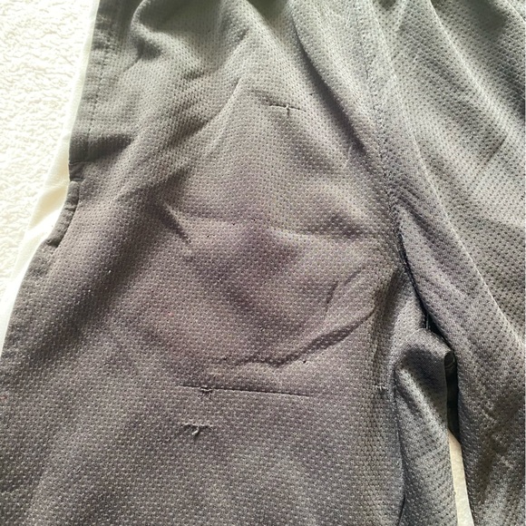 Boys size 8 shorts - Picture 2 of 3